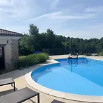 Charming Near With Private Pool Žminj