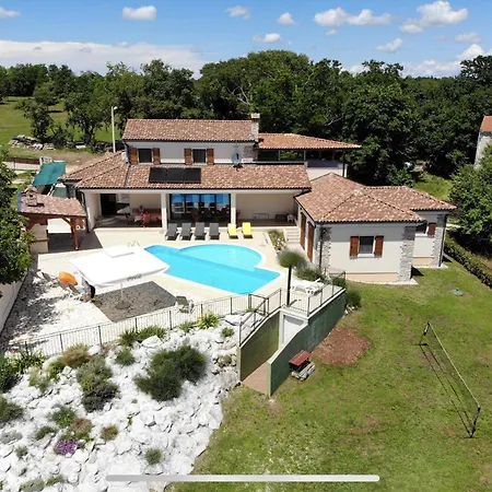 Charming Near With Private Pool *