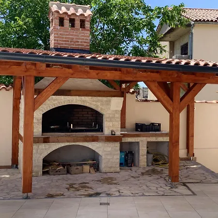 فيلة Charming Near With Private Pool Žminj