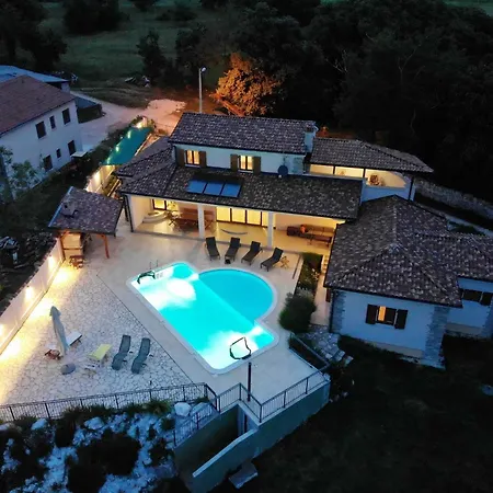 Charming Near With Private Pool Villa *