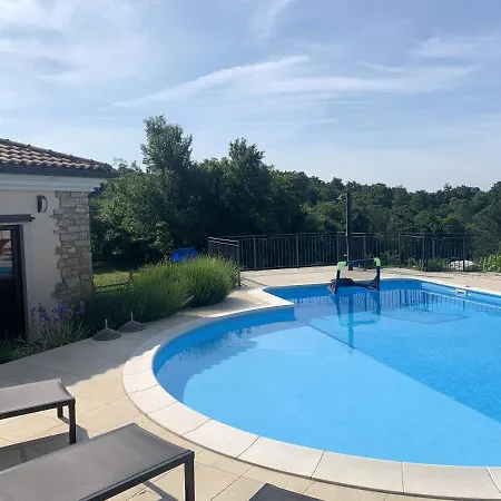 Charming Near With Private Pool Žminj