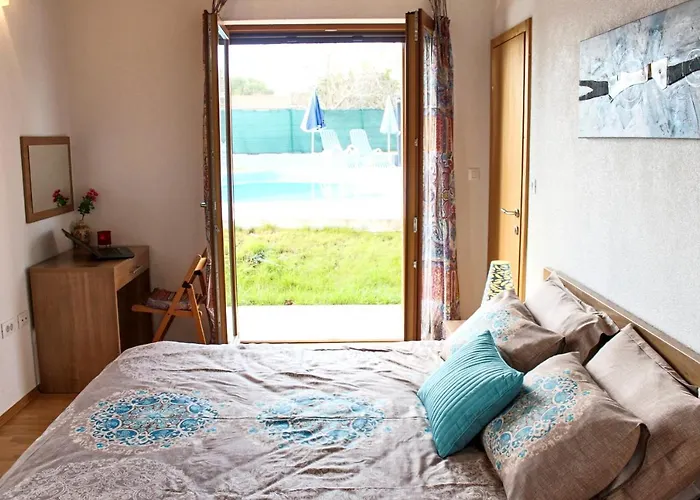 Βίλα Charming Near With Private Pool