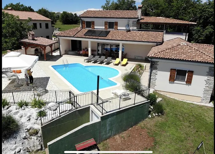 Charming Near With Private Pool * Žminj