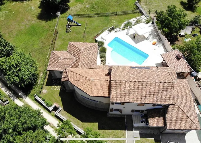 Charming Near With Private Pool Žminj