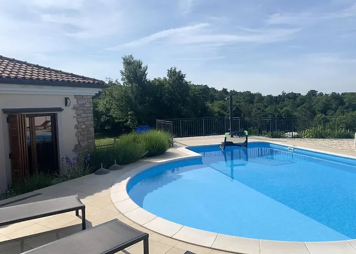 Charming Near With Private Pool Žminj