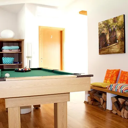 Charming Near With Private Pool Zminj