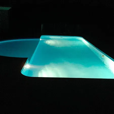 Charming Near With Private Pool 빌라