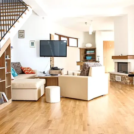 Charming Near With Private Pool Willa *