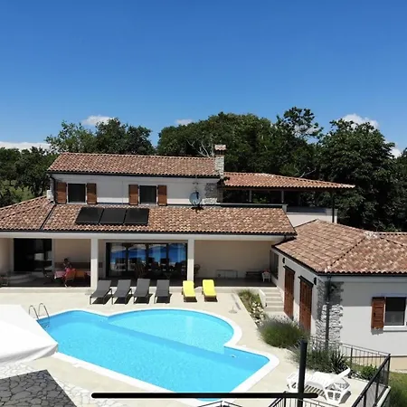 Charming Near With Private Pool * Zminj