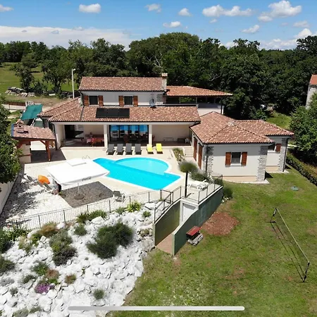 Charming Near With Private Pool * Žminj
