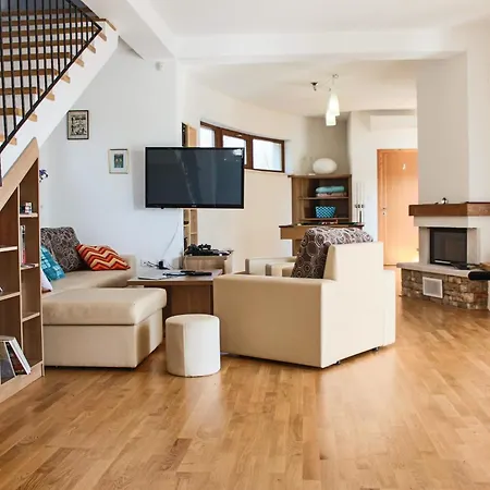 Charming Near With Private Pool Willa