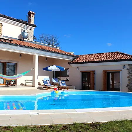Charming Near With Private Pool