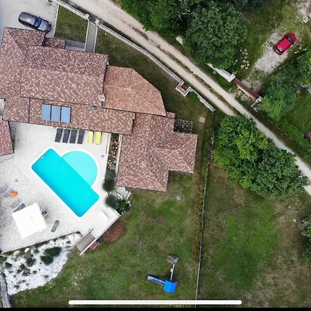 Charming Near With Private Pool Willa Žminj
