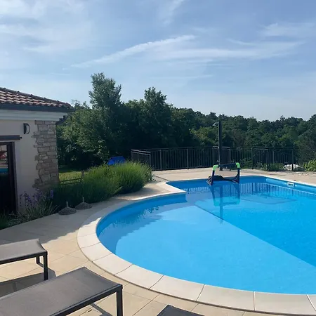 Charming Near With Private Pool *