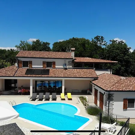 Charming Near With Private Pool * Žminj