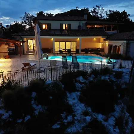Willa Charming Near With Private Pool *