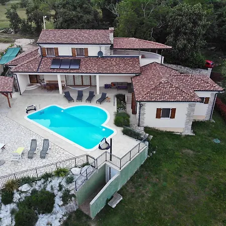 Charming Near With Private Pool * Žminj