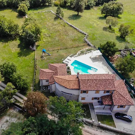 Charming Near With Private Pool Willa