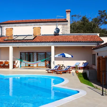 Charming Near With Private Pool *