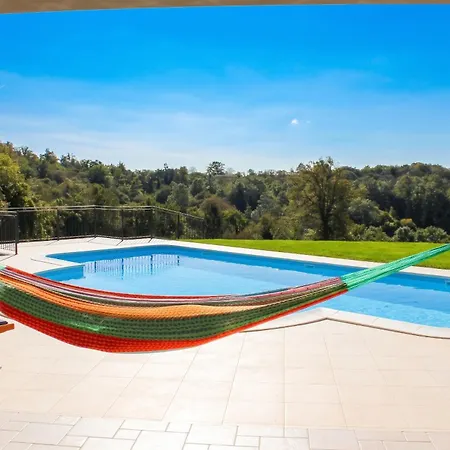 Charming Near With Private Pool Vila *