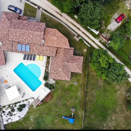 Charming Near With Private Pool
