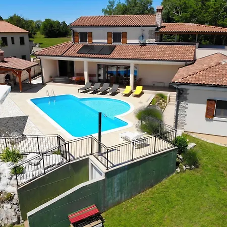 Charming Near With Private Pool Villa *