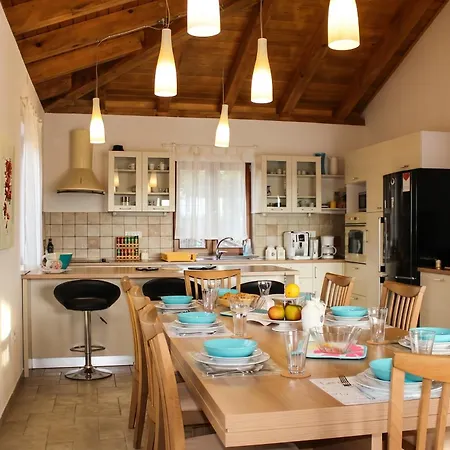 Charming Near With Private Pool Vila *