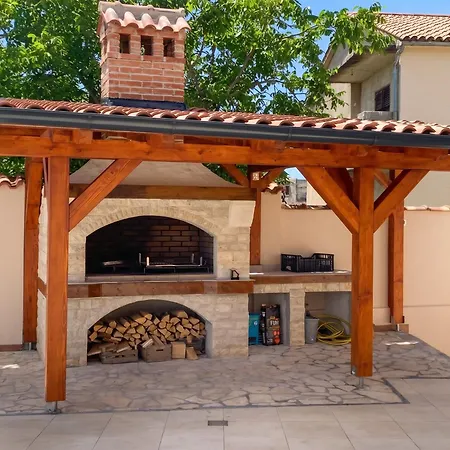 Charming Near With Private Pool