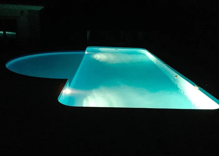 Charming Near With Private Pool Willa