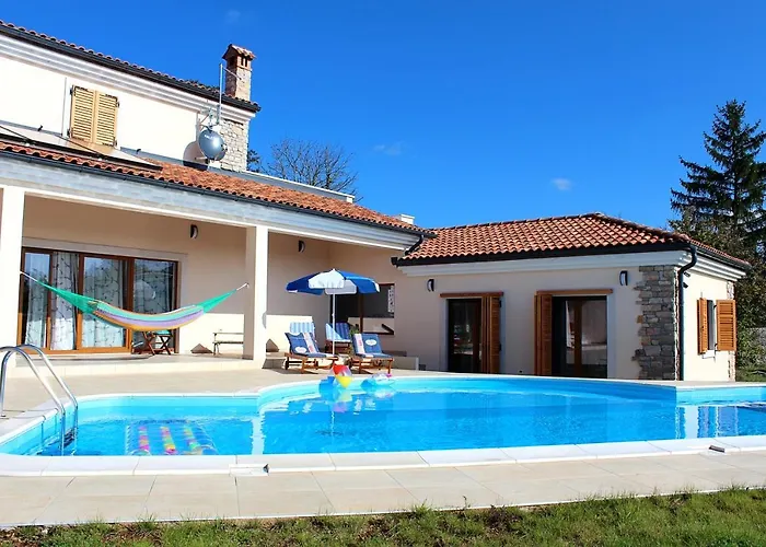 Charming Near With Private Pool Willa Žminj