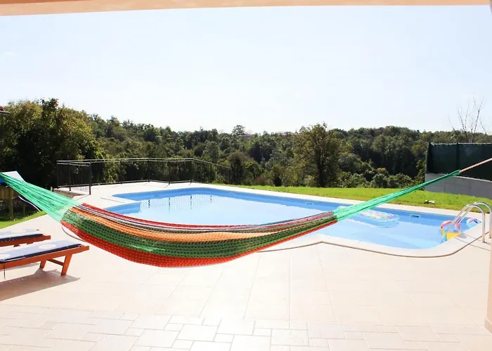 Charming Near With Private Pool