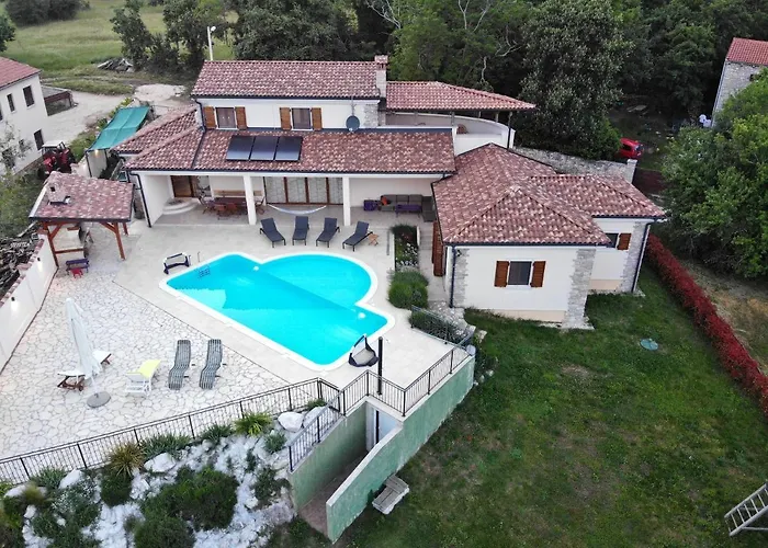 Charming Near With Private Pool Willa *