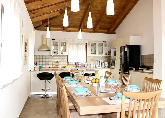 Charming Near With Private Pool